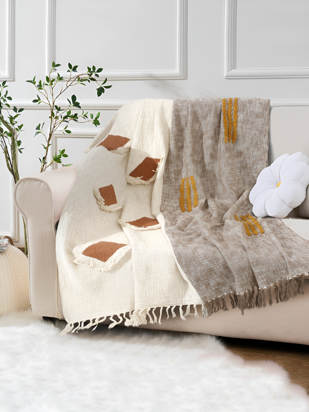 

eyda Cream Coloured & Brown Printed Cotton Throw