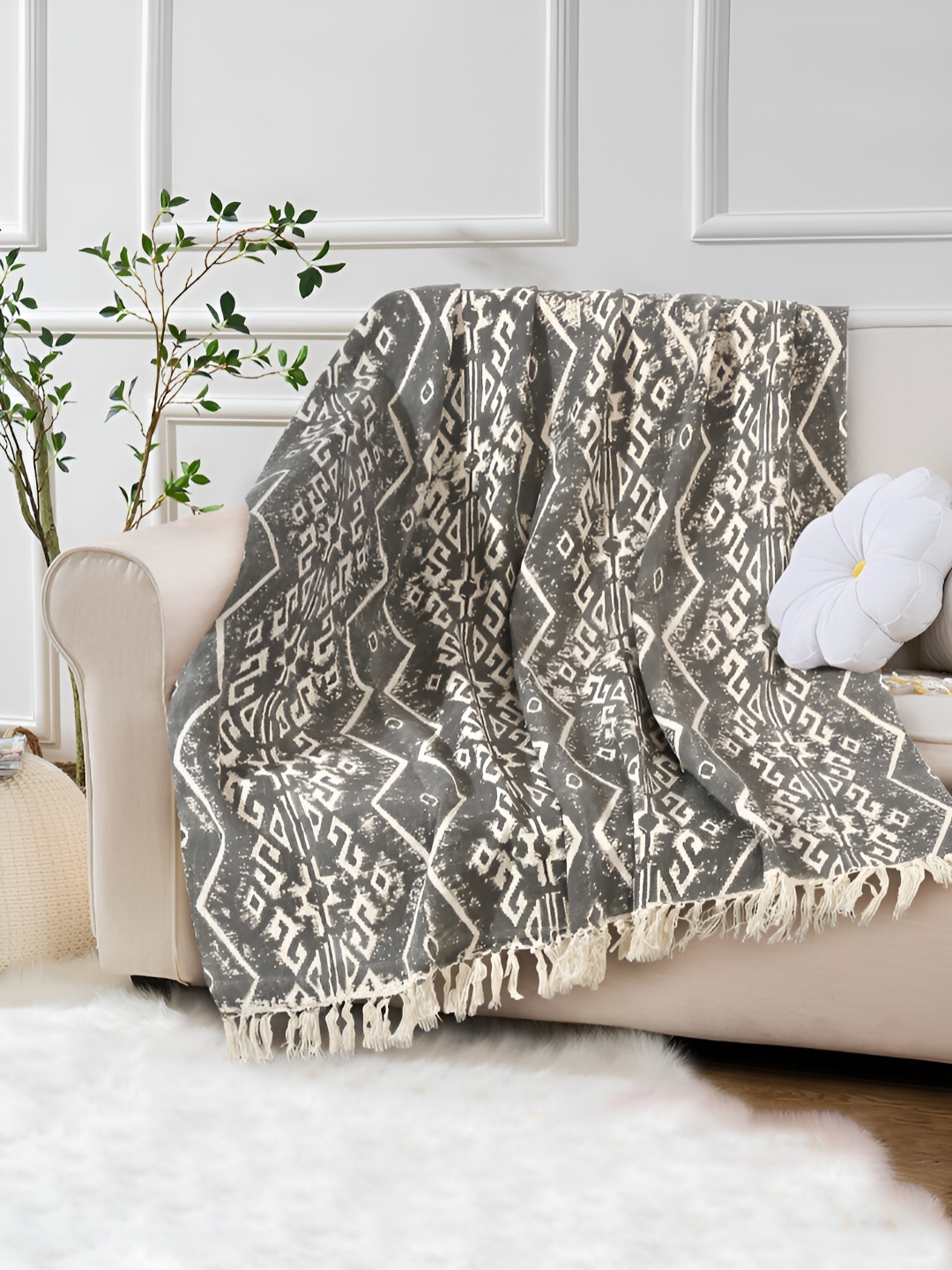 

eyda Cream & Grey Printed Cotton Throw Blanket