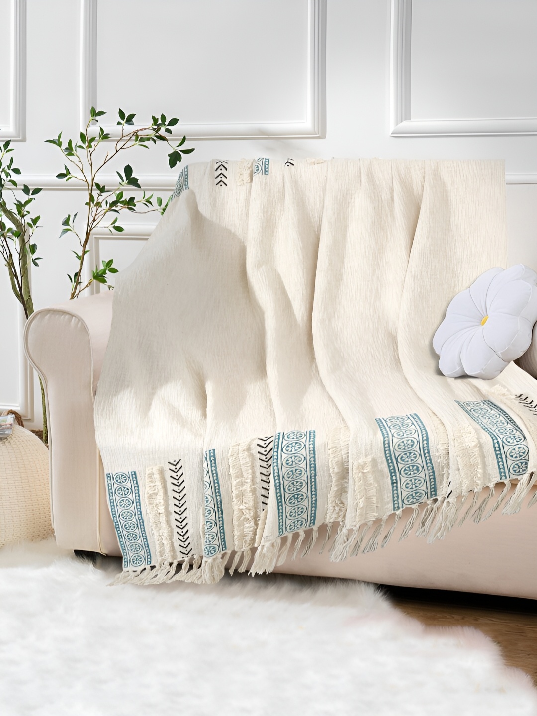 

eyda Off White & Blue Block Printed Cotton Throw