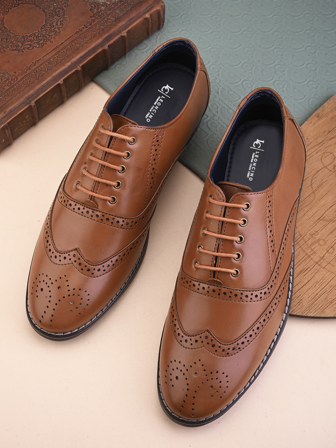 

LEONCINO Men Textured Round Toe Formal Brogues, Tan