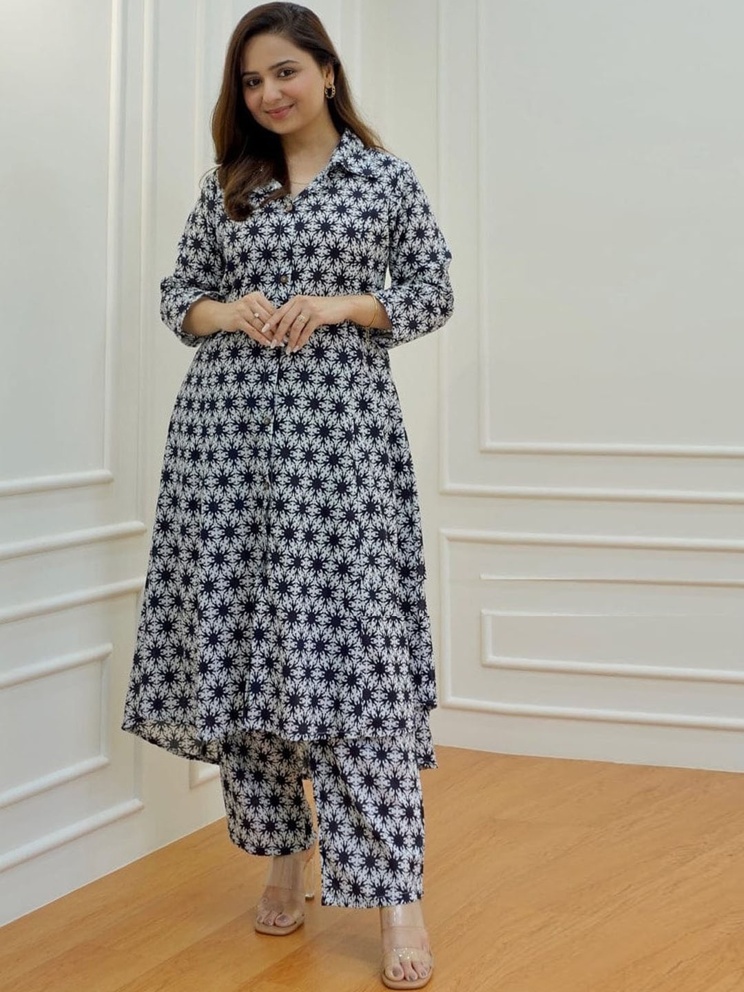 

SK2 Fashion Floral Printed Shirt Collar Regular A-Line Kurta with Palazzos, White