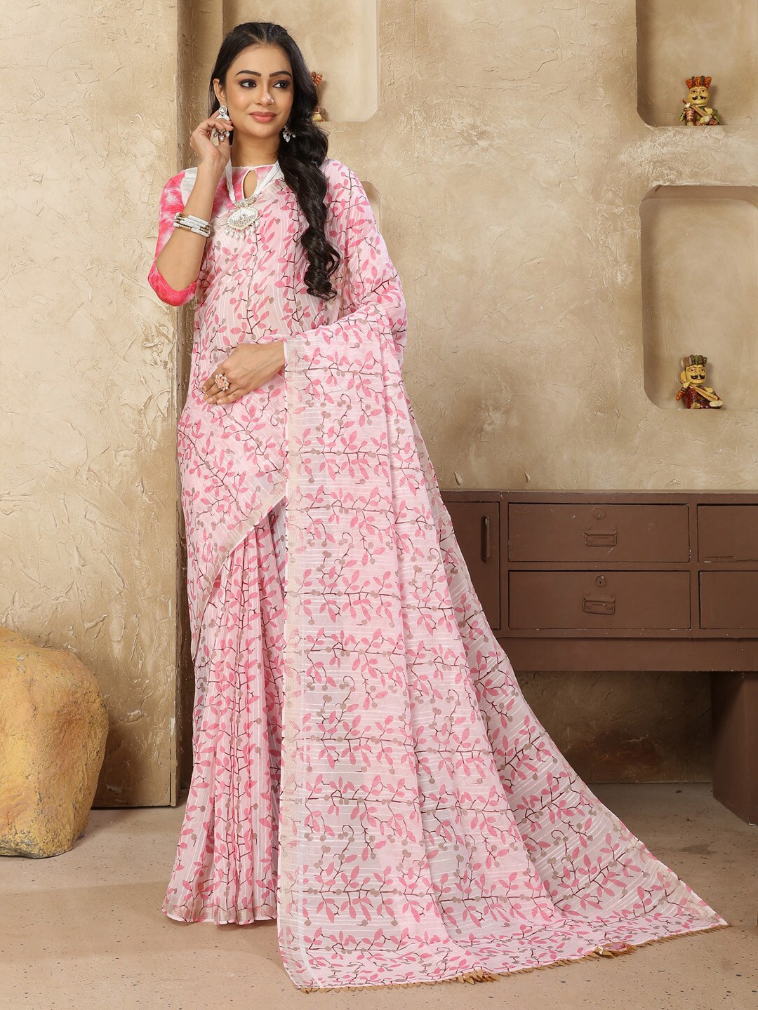 

Mitera Pink & Black Floral Printed Zari Bagh Saree