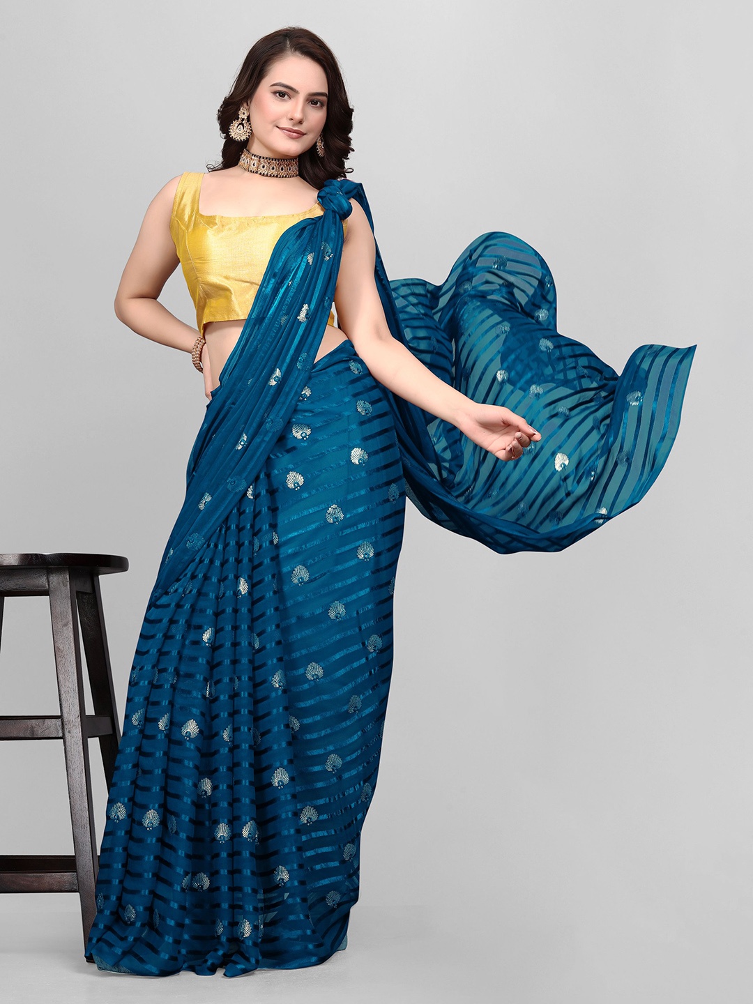 

Avojee Ethnic Motifs Embellished Saree, Blue