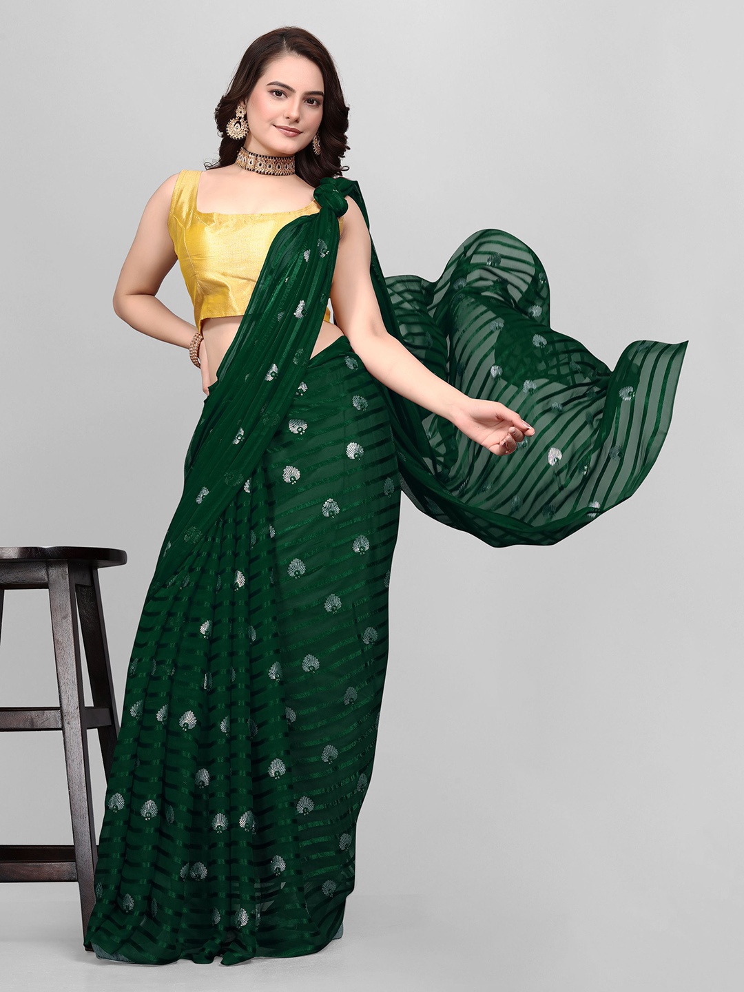 

Avojee Ethnic Motifs Embellished Saree, Green