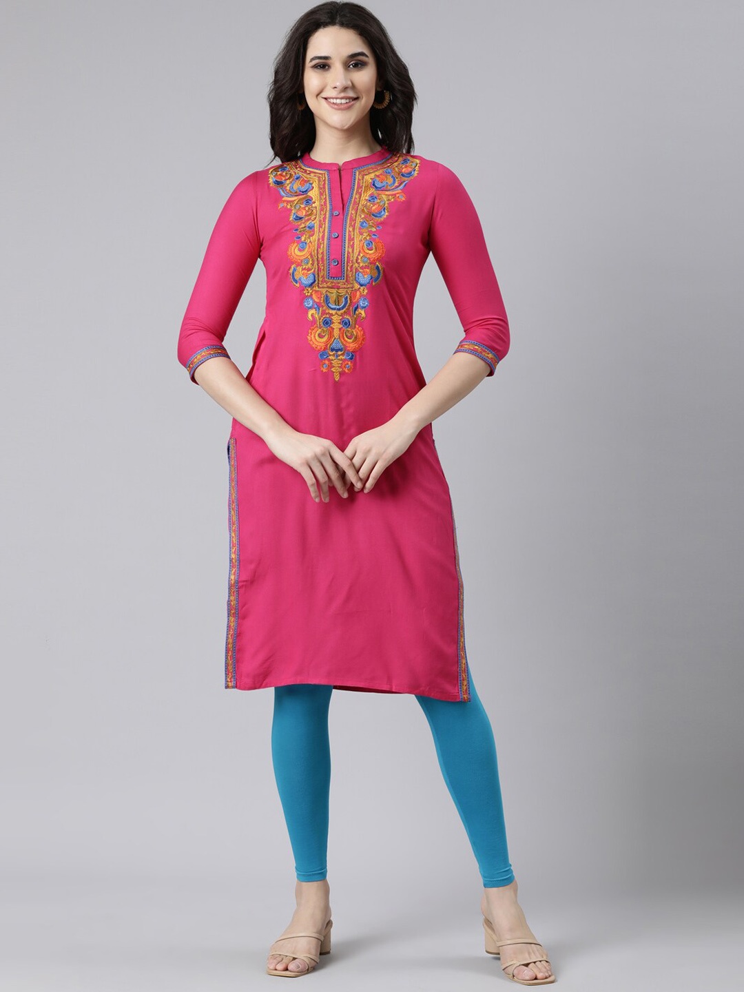 

Souchii Embroidered Thread Work Grandeur & Majestic Artwork Kurta, Magenta