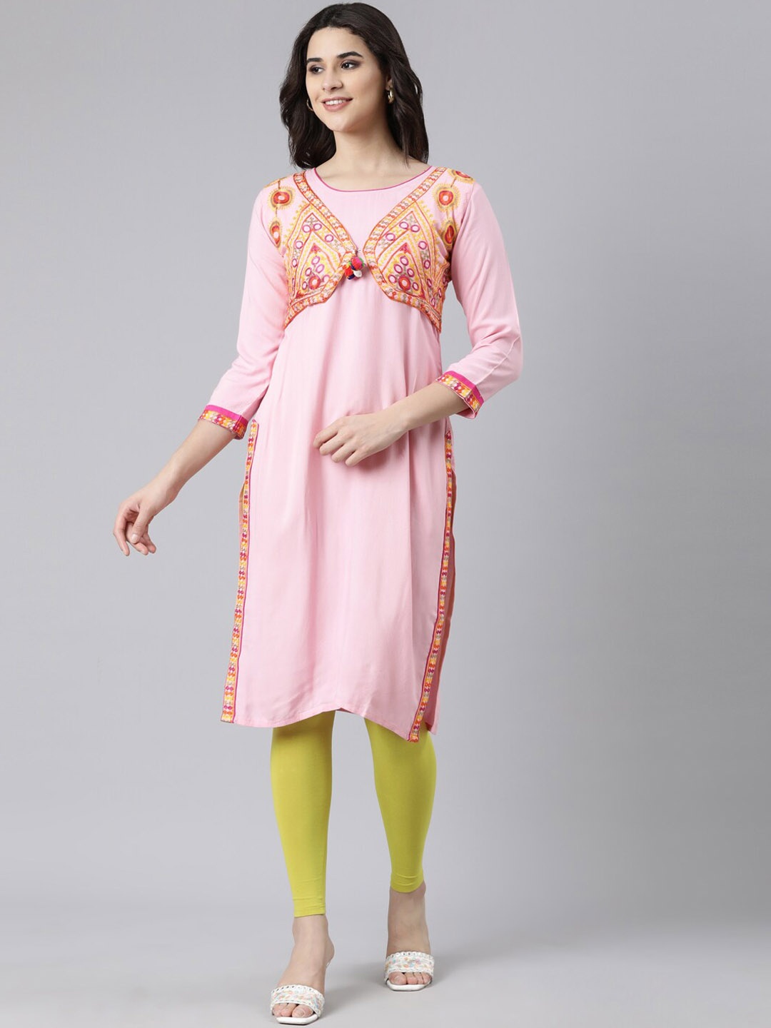 

Souchii Printed Regular Sleeves Thread Work Strigth Kurta, Pink