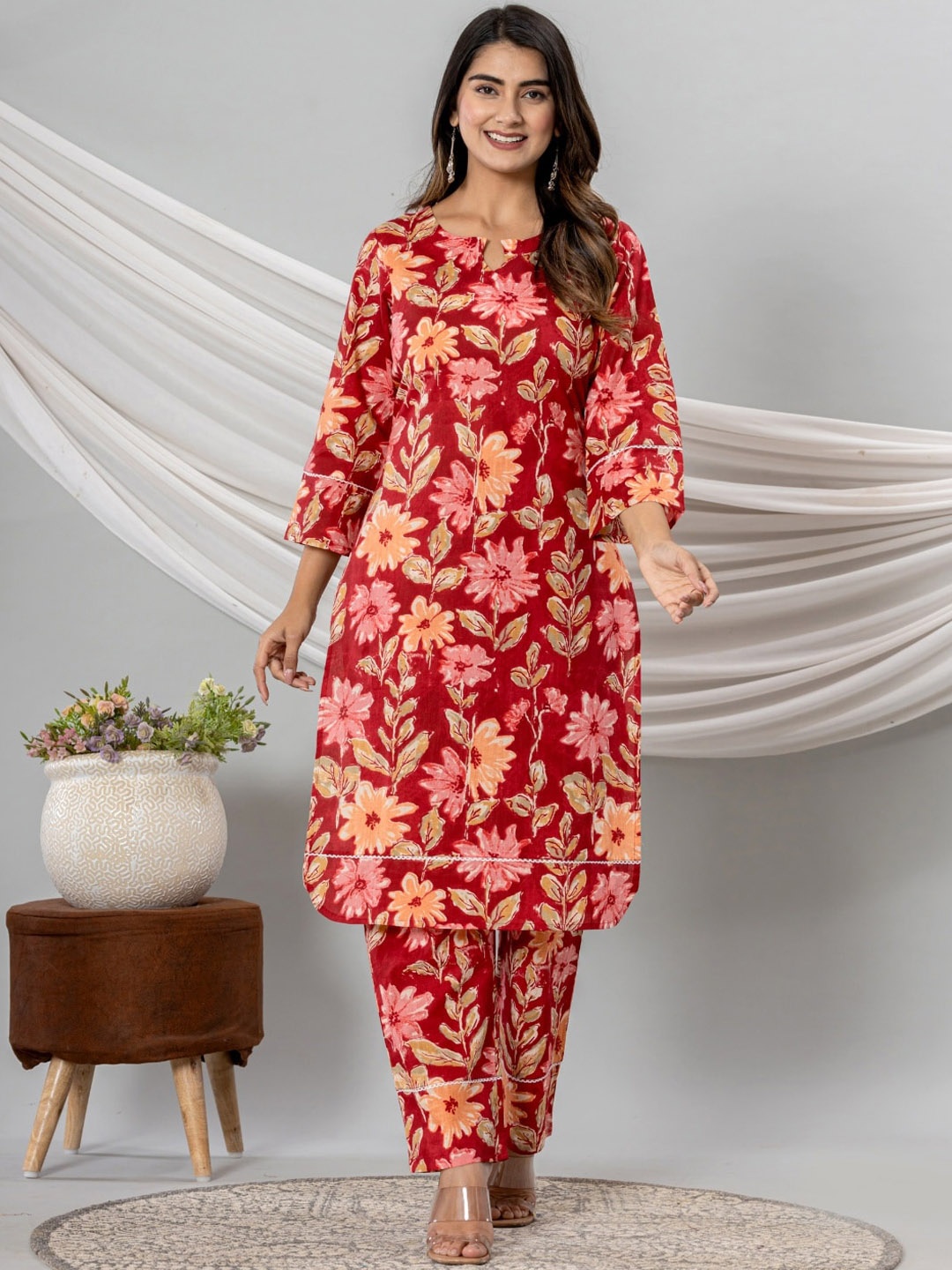 

VEDANA Floral Printed Regular Pure Cotton Kurta with Palazzos, Red
