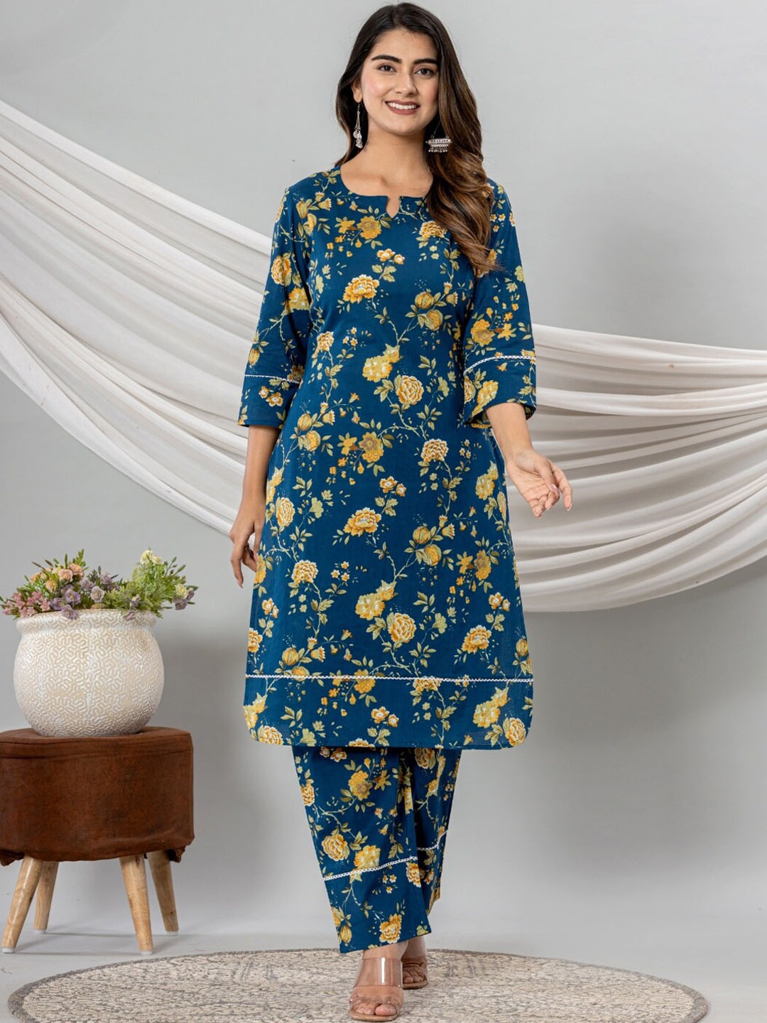 

VEDANA Floral Printed Regular Pure Cotton Kurta with Palazzo, Blue