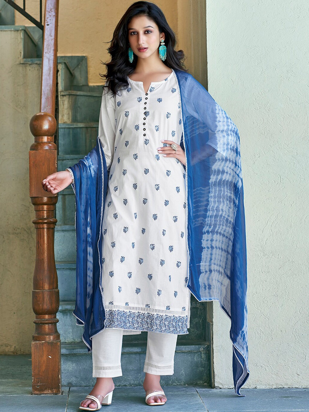 

SKYLEE White Floral Embroidered Regular Thread Work Straight Kurta with Trousers & Dupatta