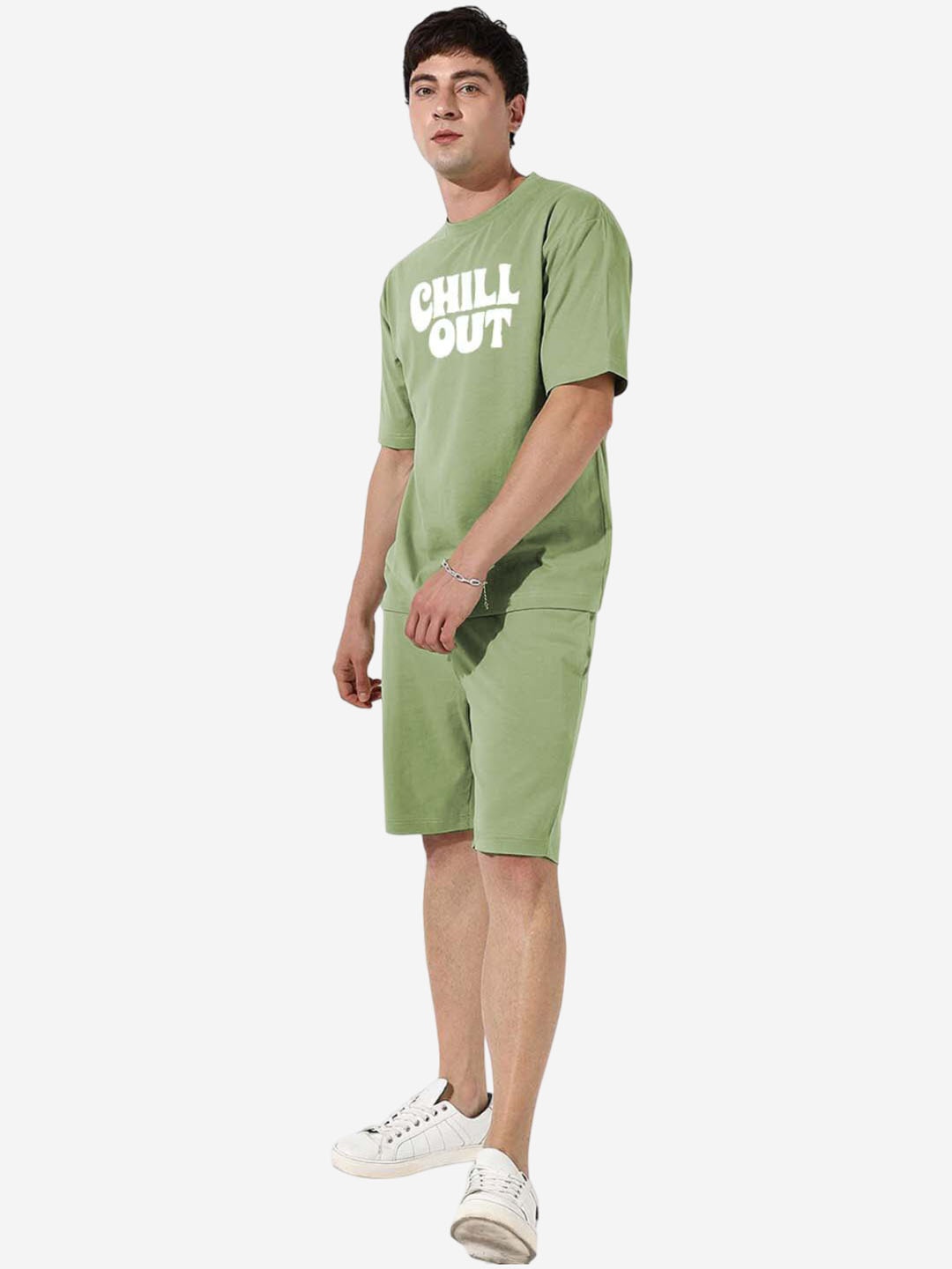 

FINIVO FASHION Typography Printed Round Neck T-shirt With Shorts, Green