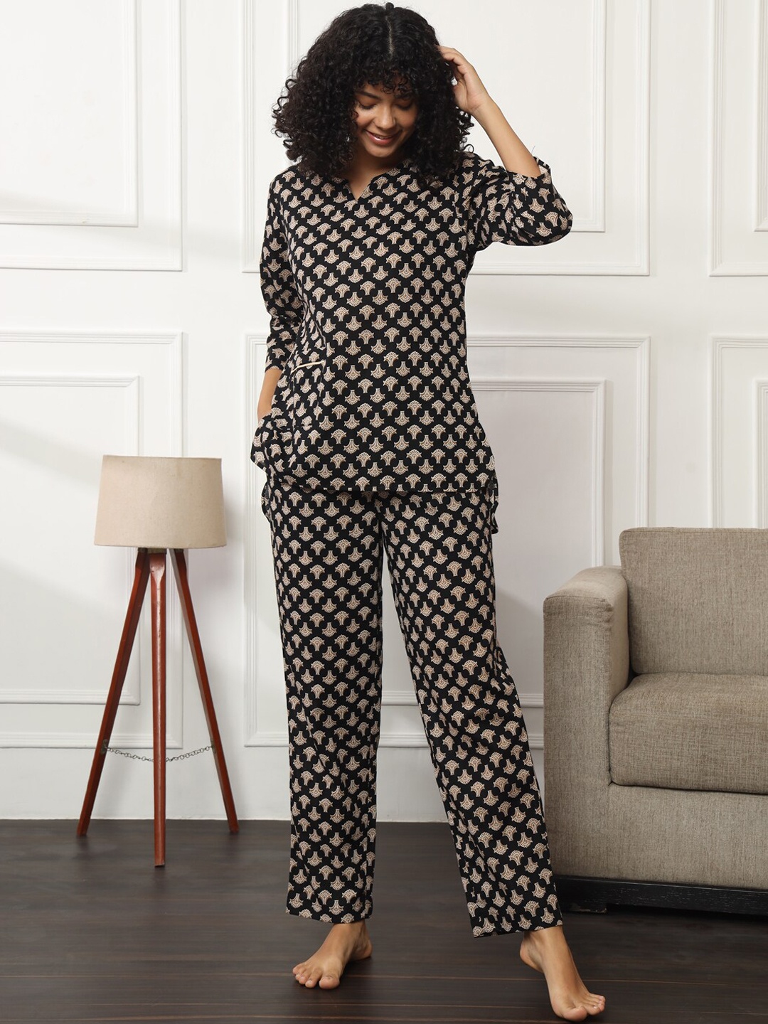 

Bannos Swagger Black Ethnic Motifs Printed Pure Cotton Night Suit