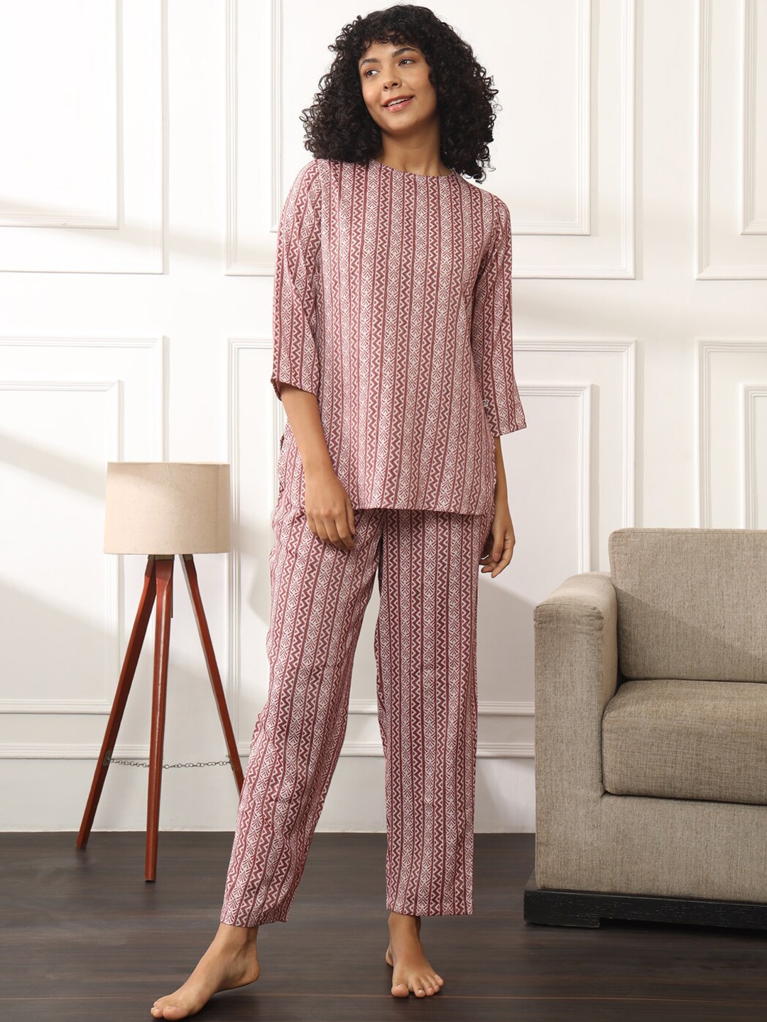 

Bannos Swagger Maroon Geometric Printed Top & Pyjama