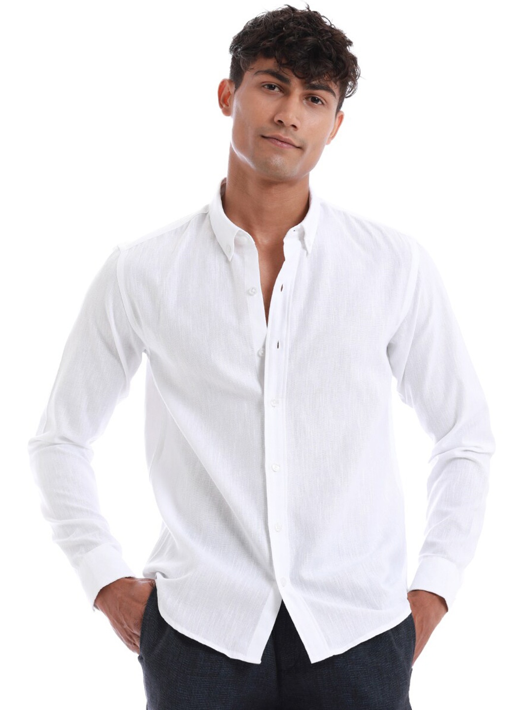 

Banana Club Classic Opaque Spread Collar Long Regular Sleeves Casual Shirt, White