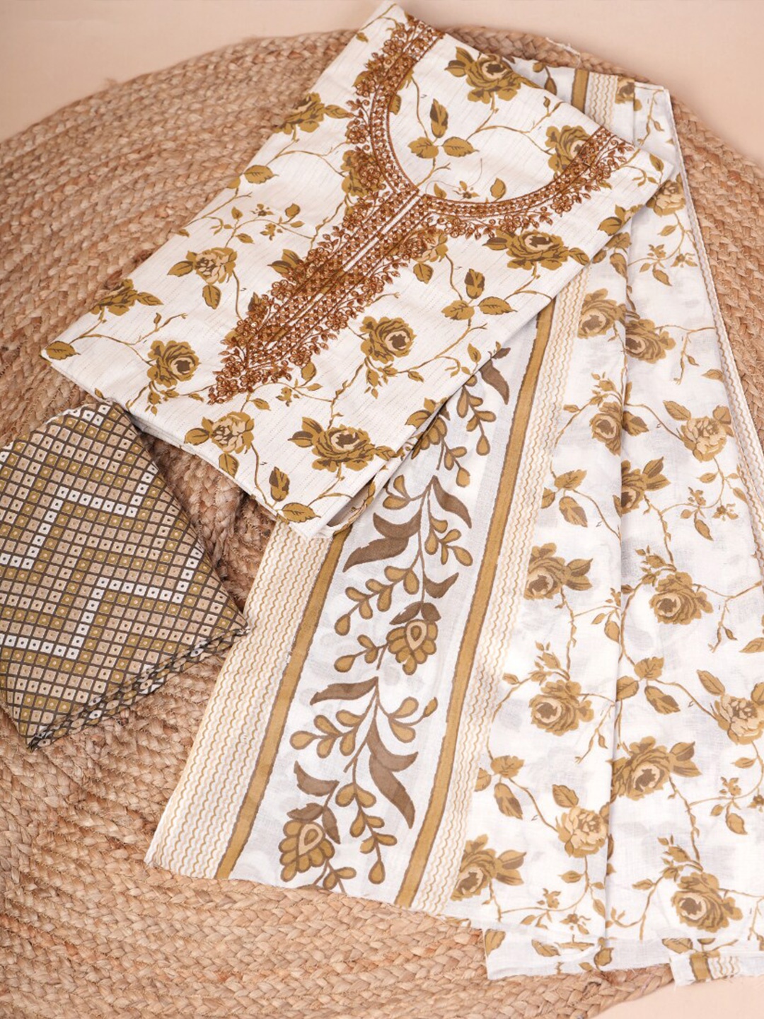 

HIGHLIGHT FASHION EXPORT Floral Printed Pure Cotton Unstitched Dress Material, White