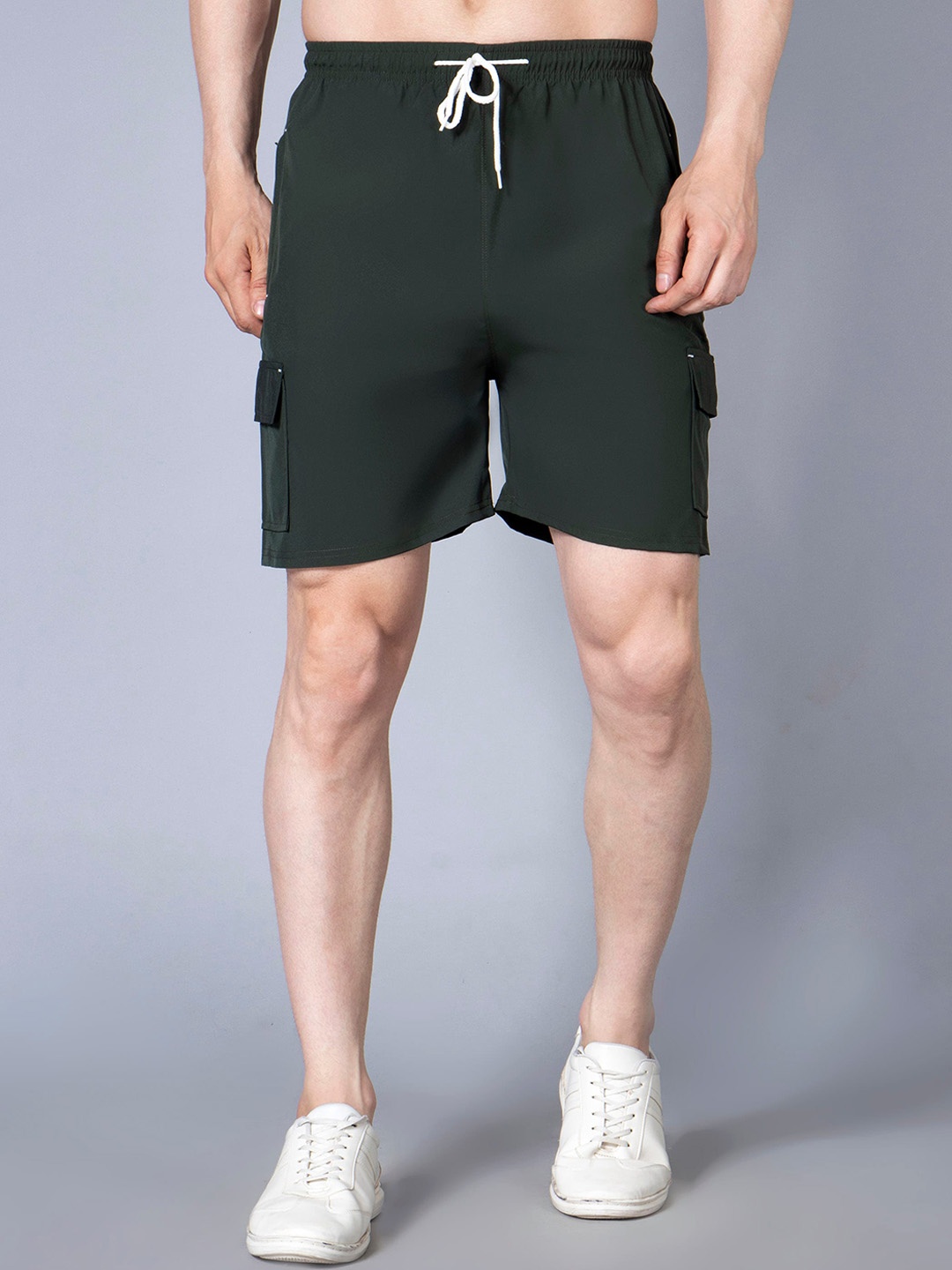 

WE PERFECT Men Mid-Rise Cargo Shorts, Olive
