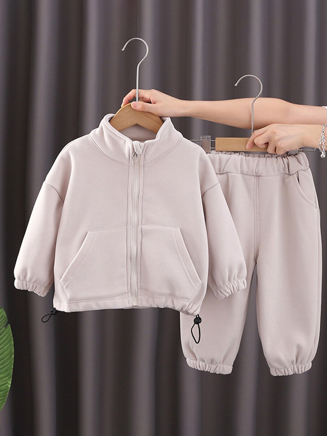

INCLUD Infant Boys Sweatshirt & Joggers, Off white