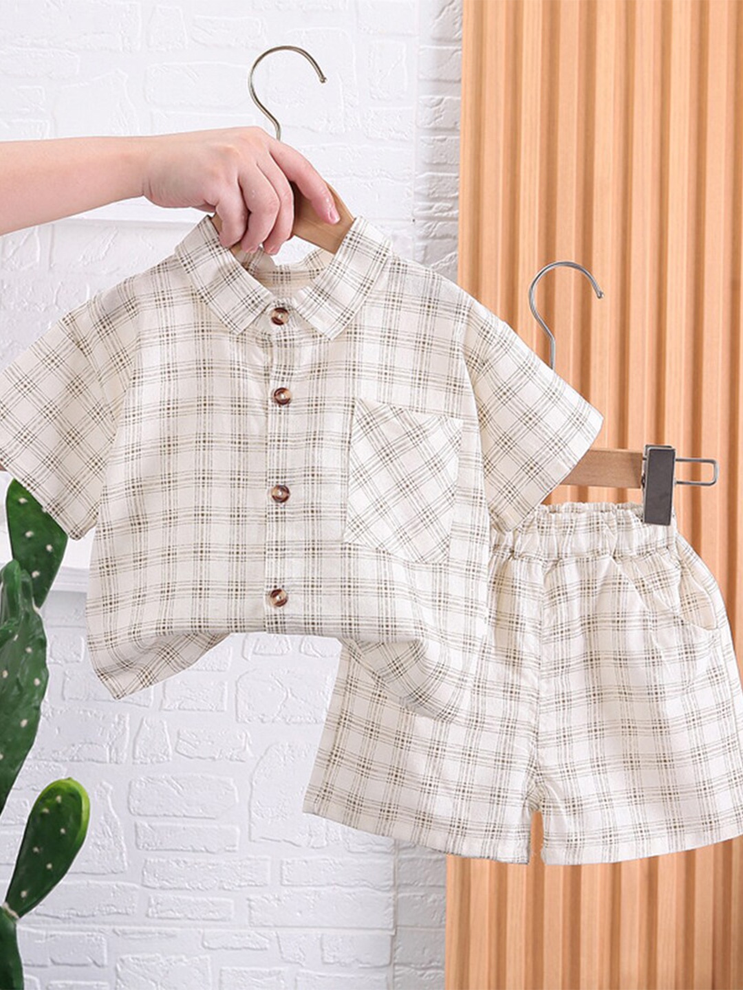

INCLUD Boys Checked Shirt with Shorts, Off white