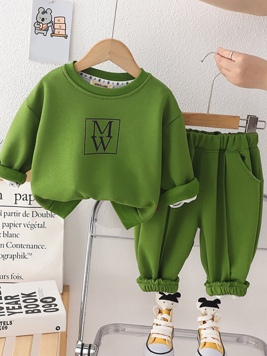 

INCLUD Boys T-shirt with Trousers, Green