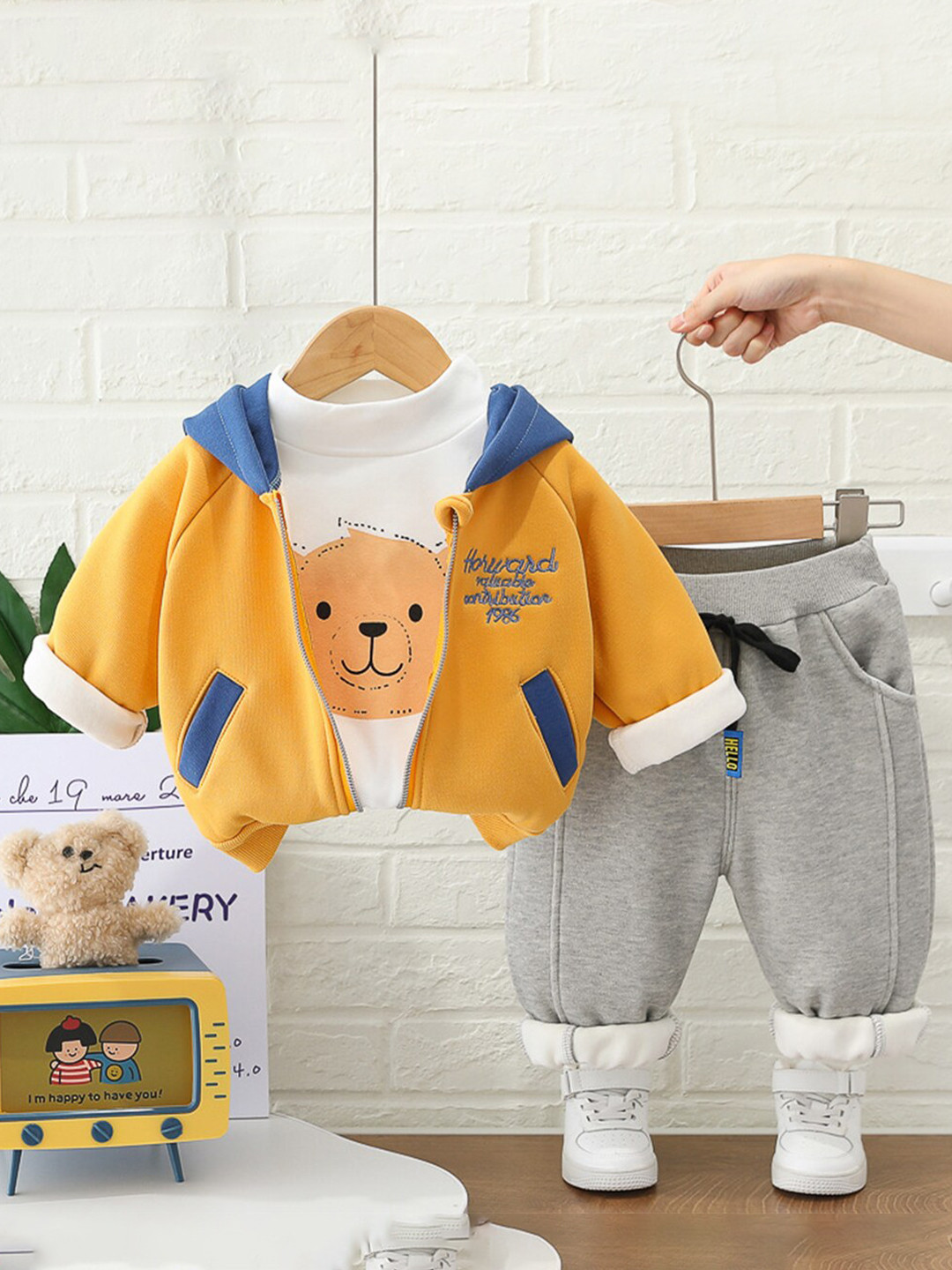 

INCLUD Boys Printed Hooded Jacket with T-shirt & Joggers, Yellow