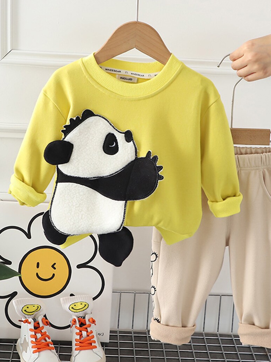 

INCLUD Boys Printed Sweatshirt with Trousers, Yellow