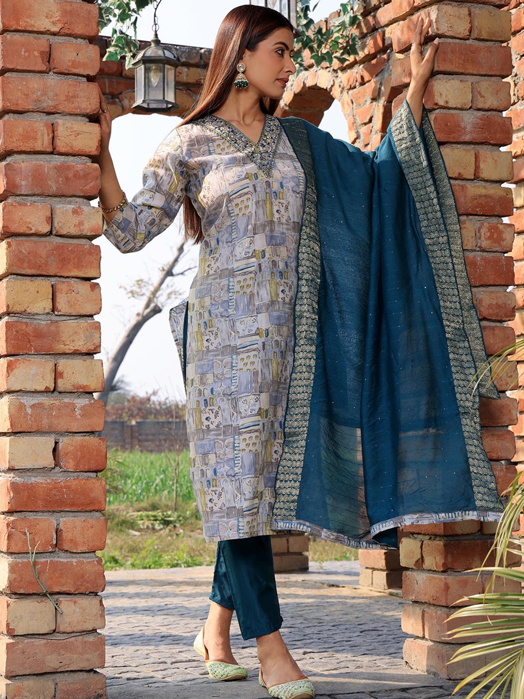 

Armaan Ethnic Motif Printed Thread Work Straight Kurta & Trousers With Dupatta, Blue