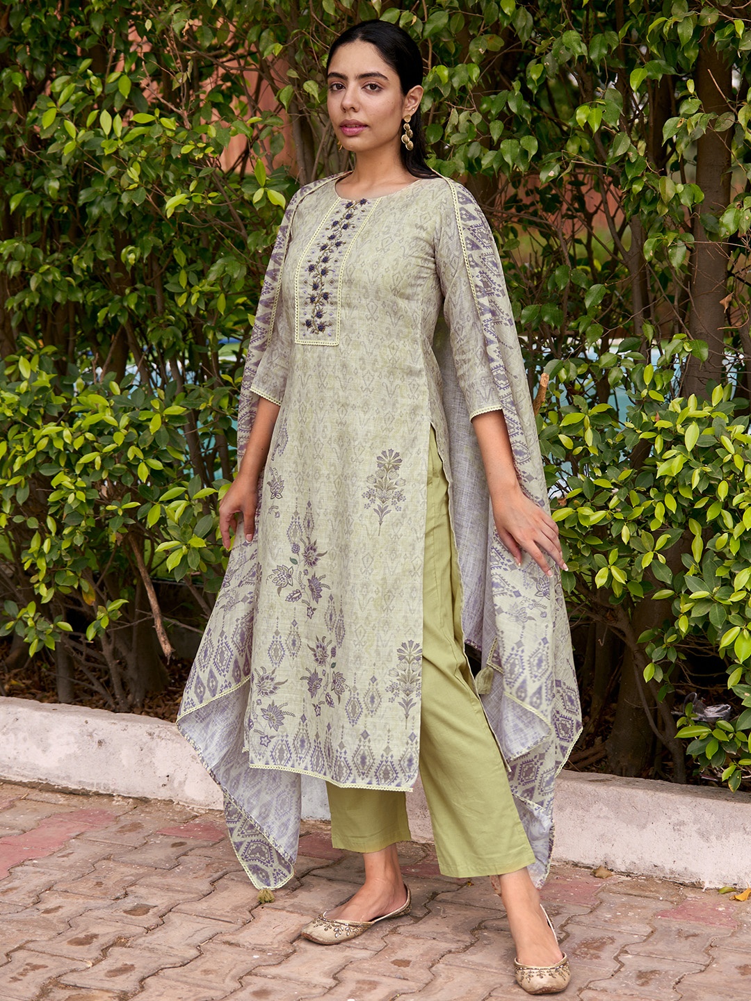 

Libas Green Floral Printed Round Neck Thread Work Straight Kurta with Trousers & Dupatta