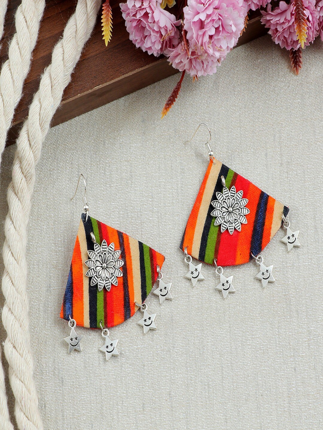 

UNIVERSITY TRENDZ Silver-Plated Triangular Drop Earrings