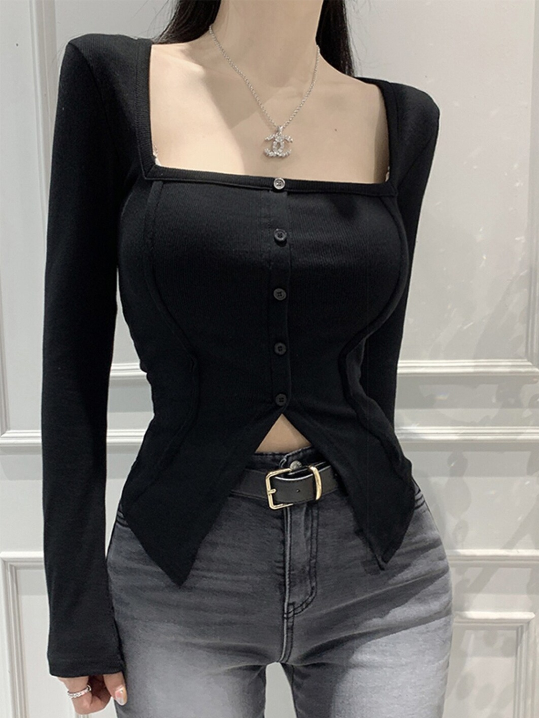 

Stylecast X KPOP Black Square Long Sleeves Neck Top