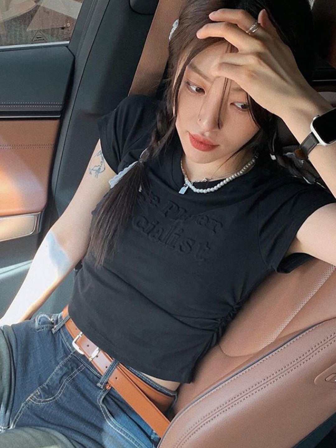 

Stylecast X KPOP Black Round Neck Short Sleeves Crop Top
