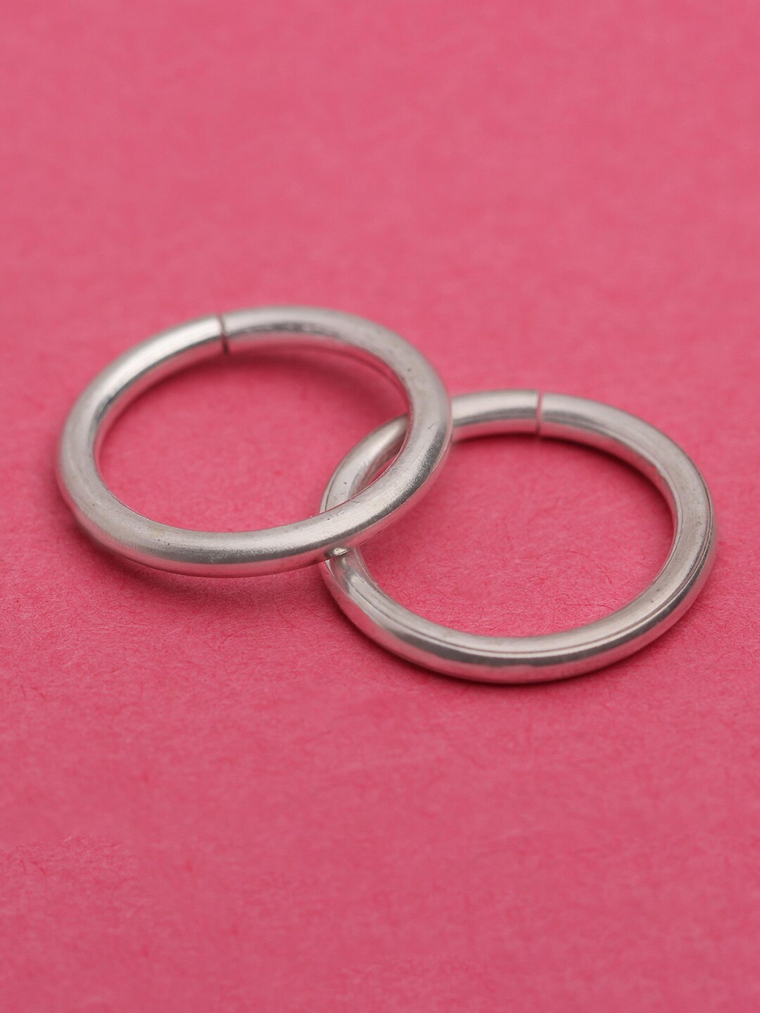 

Unniyarcha Silver-Plated Toe Rings