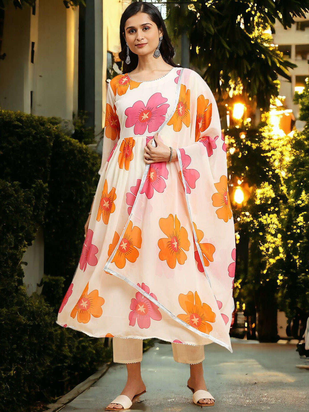 

MORLY Women Floral Printed Regular Kurta with Trousers & With Dupatta, Beige