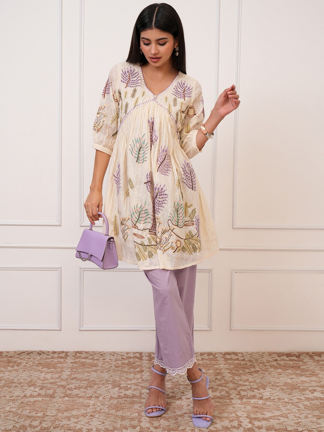 

Vishudh Cream-Coloured Floral Embroidered Pure Cotton Tunic
