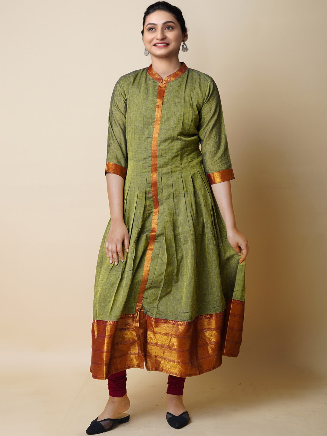 

Unnati Silks Sequinned Cotton Handloom Anarkali Kurta, Green