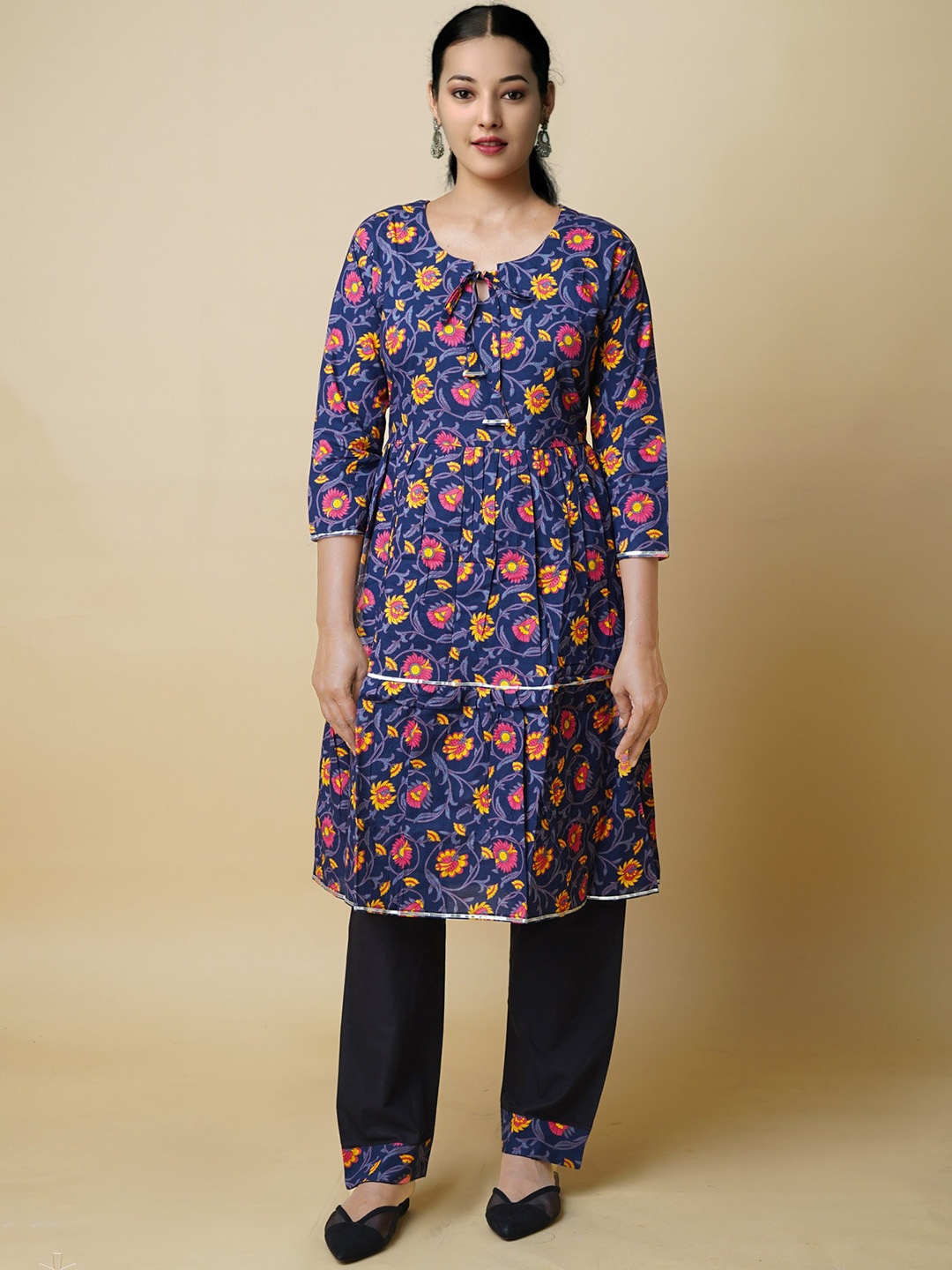 

Unnati Silks Floral Printed Cotton Handloom Kurta, Navy blue