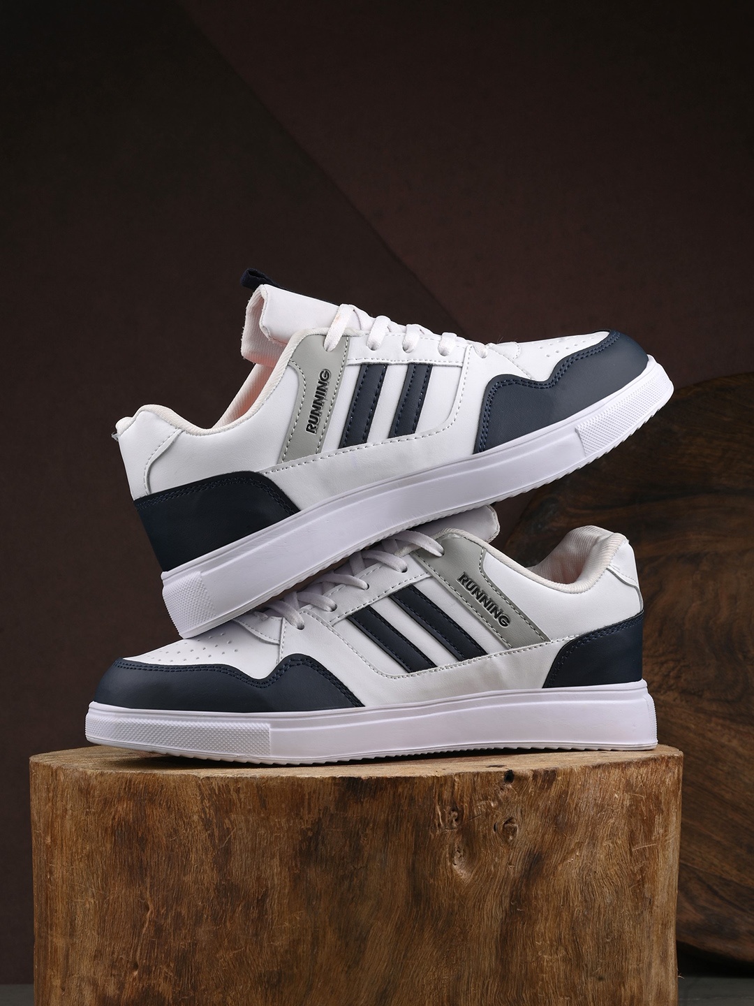 

The Roadster Lifestyle Co. Men White Colourblocked Comfort Insole Contrast Sole Sneakers