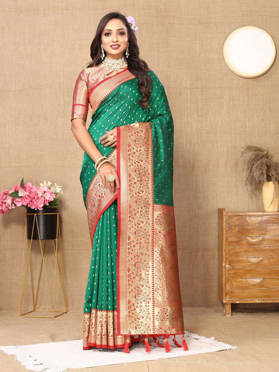 

Ekta Textiles Woven Design Zari Pure Silk Banarasi Saree, Green
