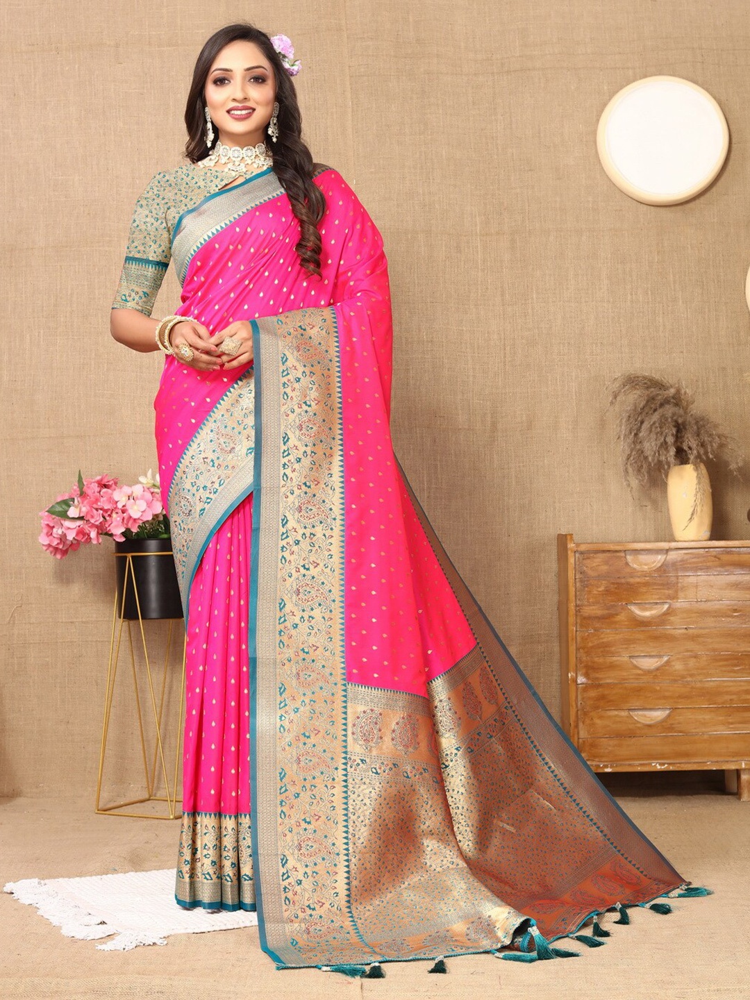 

Ekta Textiles Floral Woven Design Zari Pure Silk Banarasi Saree, Pink