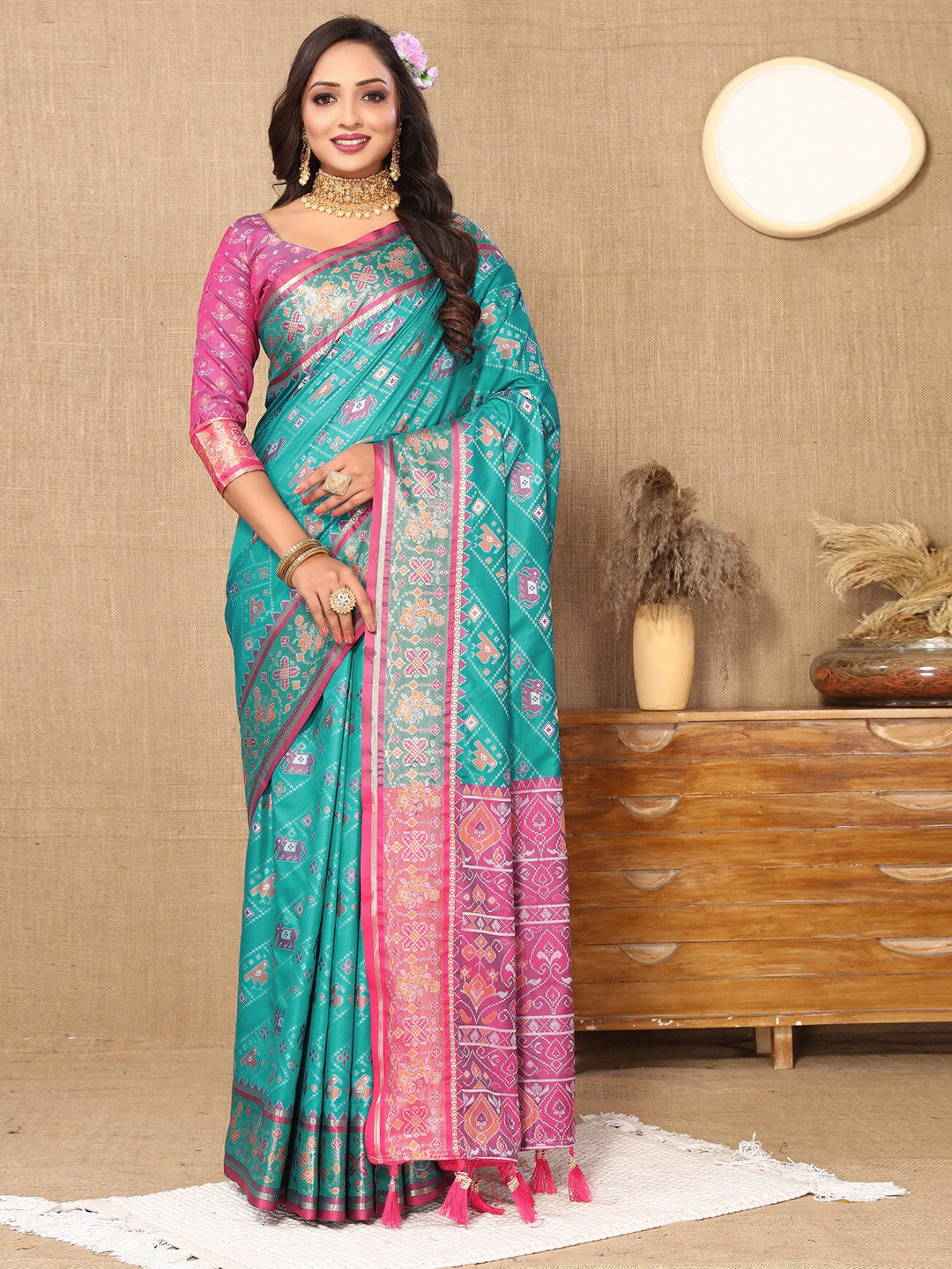 

Ekta Textiles Ethnic Motifs Woven Design Zari Pure Silk Patola Saree, Turquoise blue