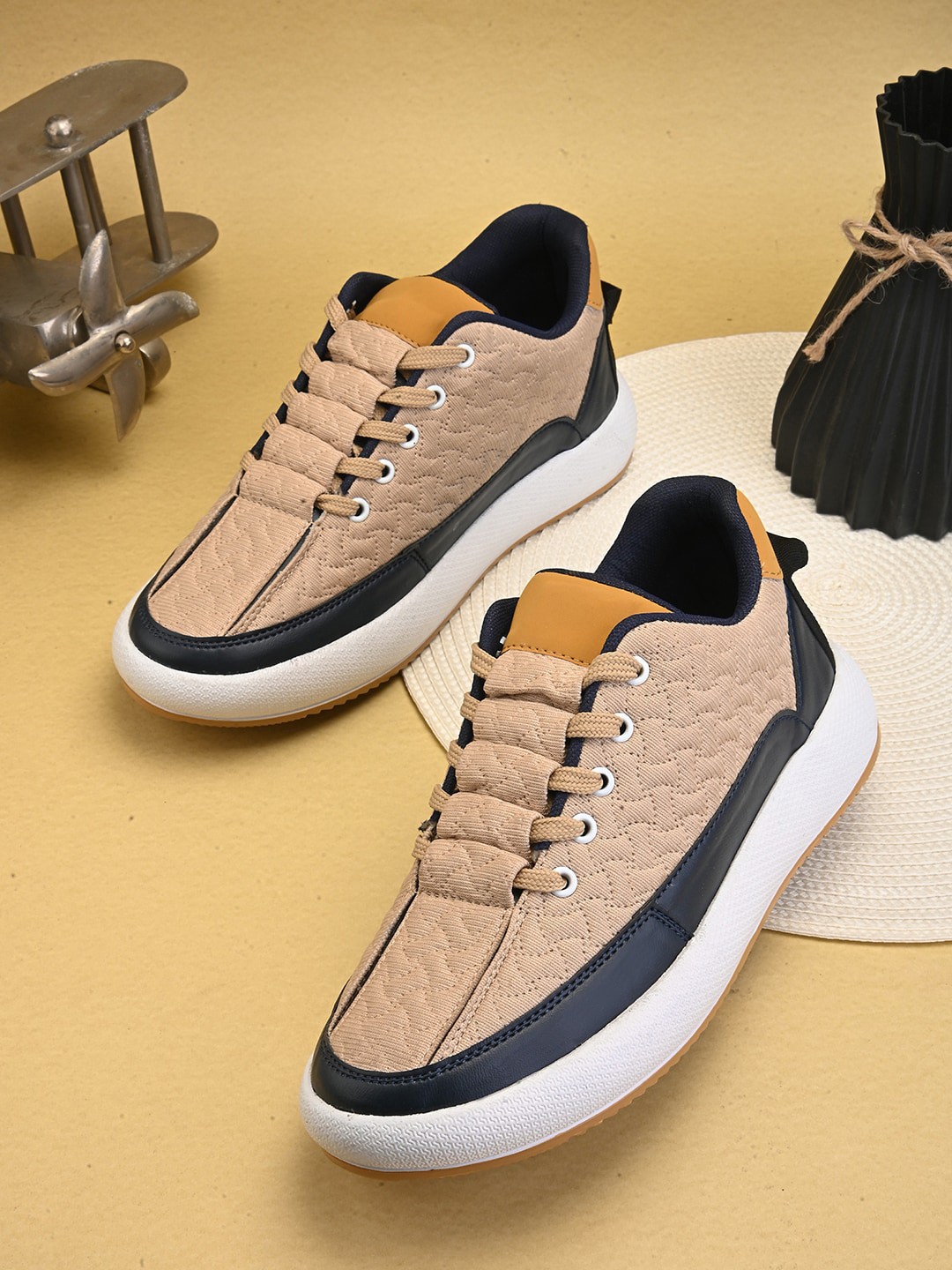 

Bollero Men Round Toe Lace Up Lightweight Sneakers, Tan