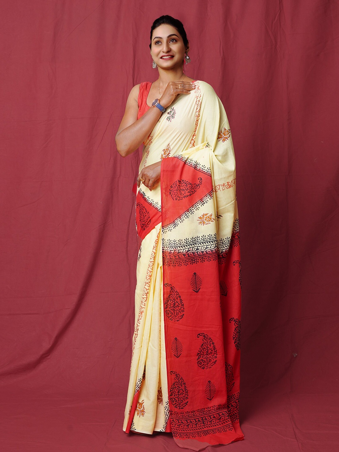 

Unnati Silks Ethnic Motifs Handloom Block Print Saree, Yellow