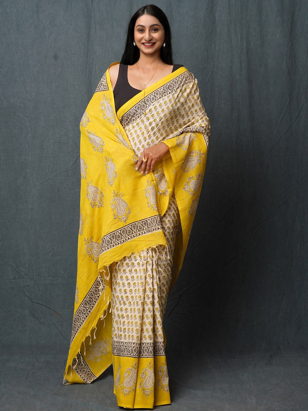 

Unnati Silks Ethnic Motifs Printed Handloom Bagru Saree, Cream