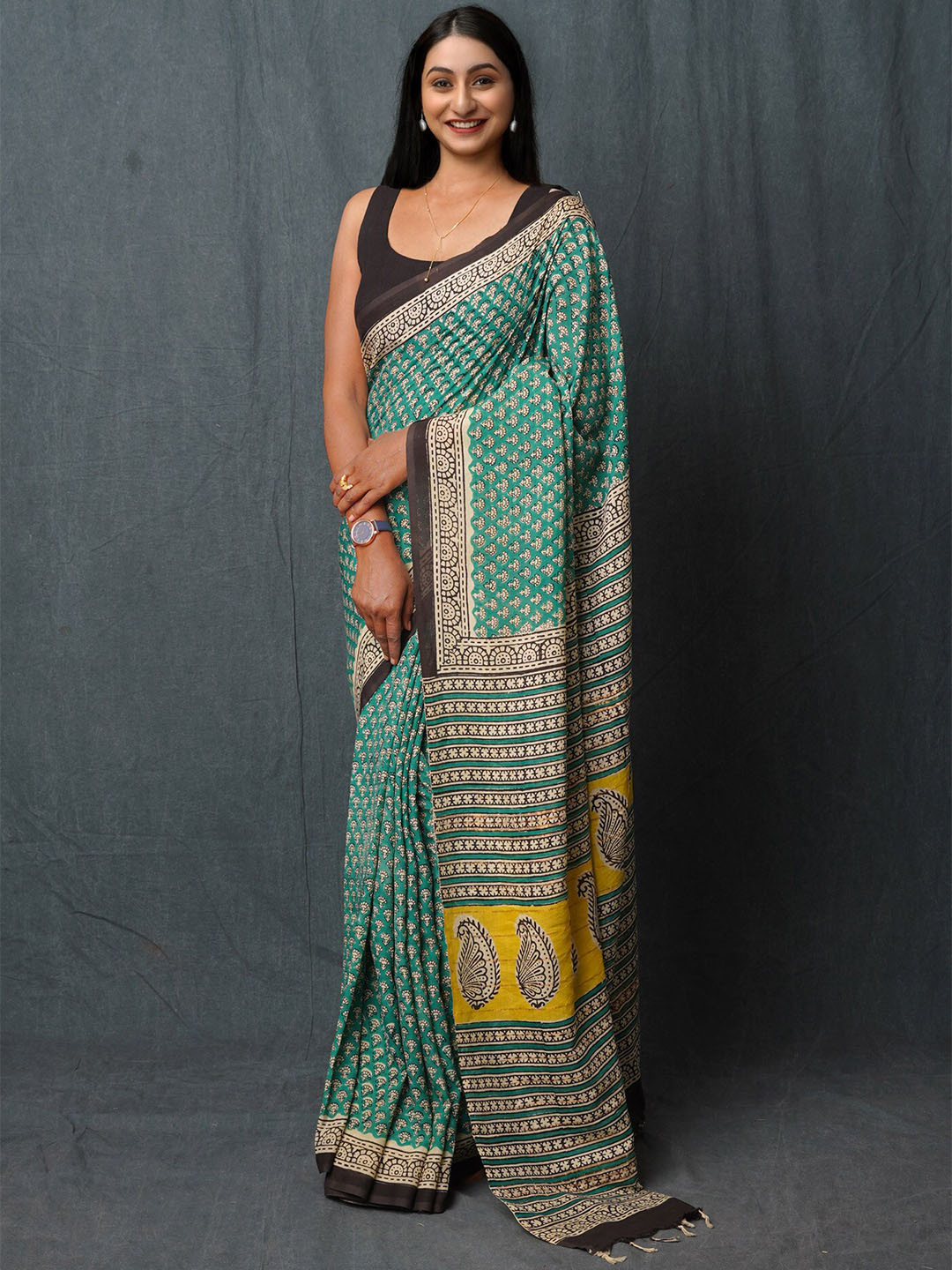 

Unnati Silks Ethnic Motifs Printed Pure Silk Bagru Saree, Green