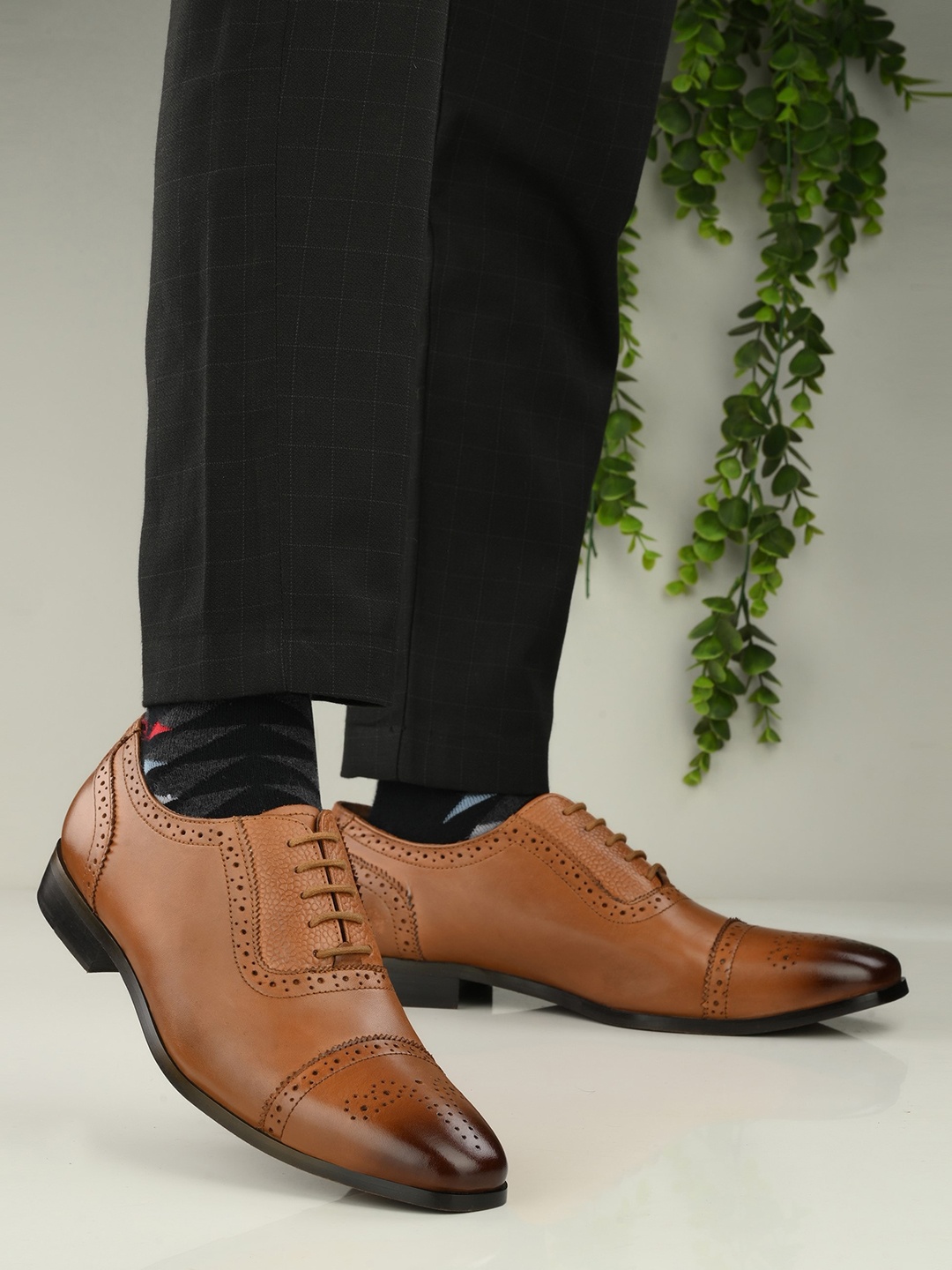 

House of Pataudi Men Patterned Leather Formal Brogues, Tan