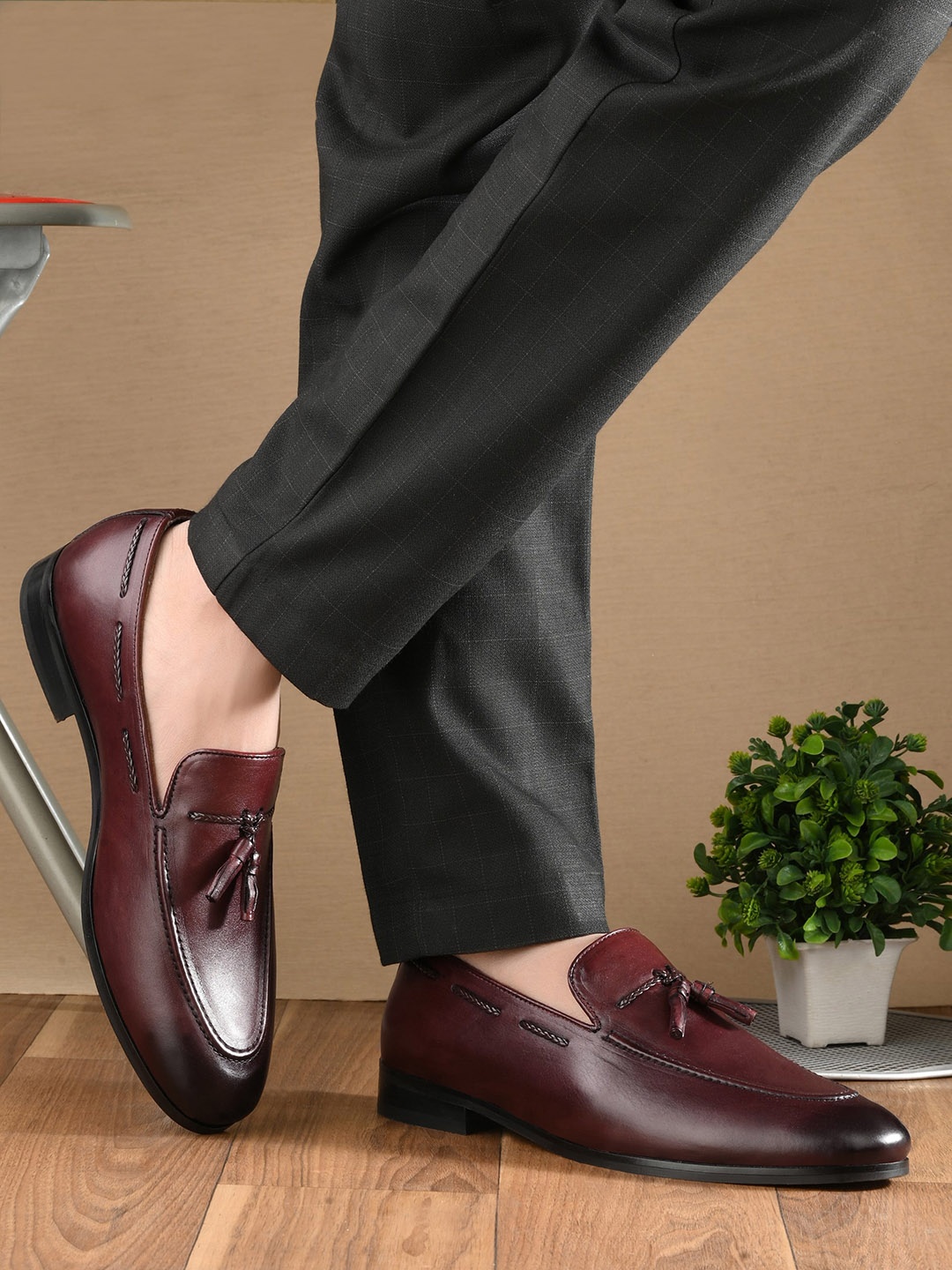 

House of Pataudi Men Leather Tassel Formal Loafers, Maroon