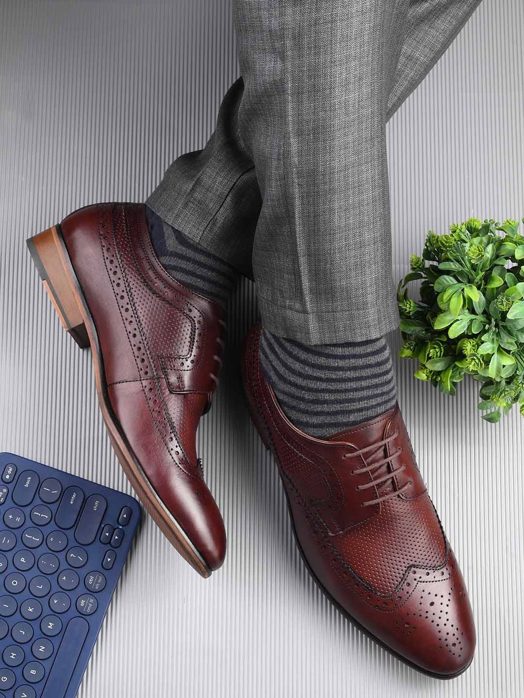 

House of Pataudi Men Patterned Leather Lace-Up Formal Brogues, Maroon