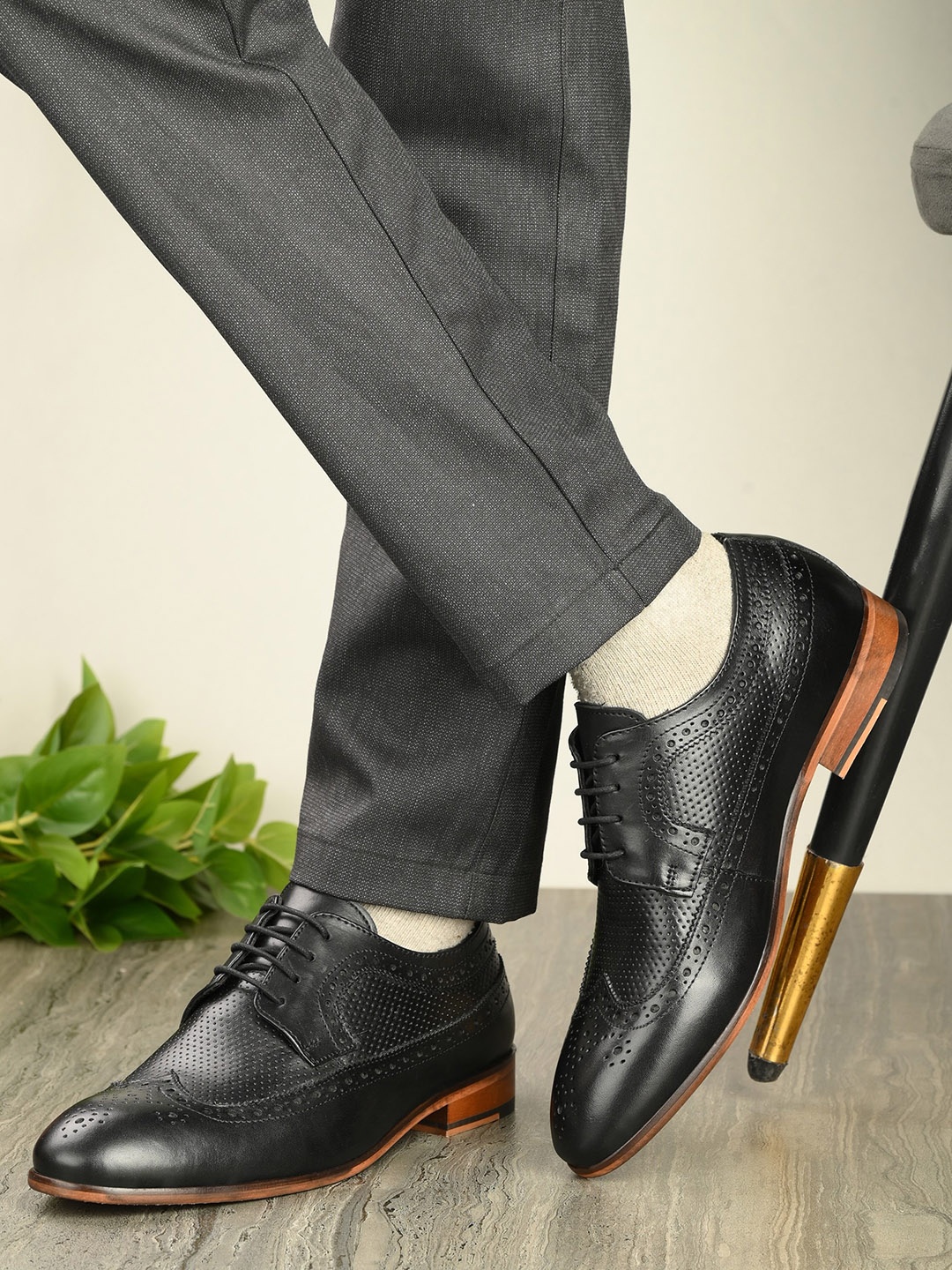 

House of Pataudi Men Leather Formal Brogues, Black