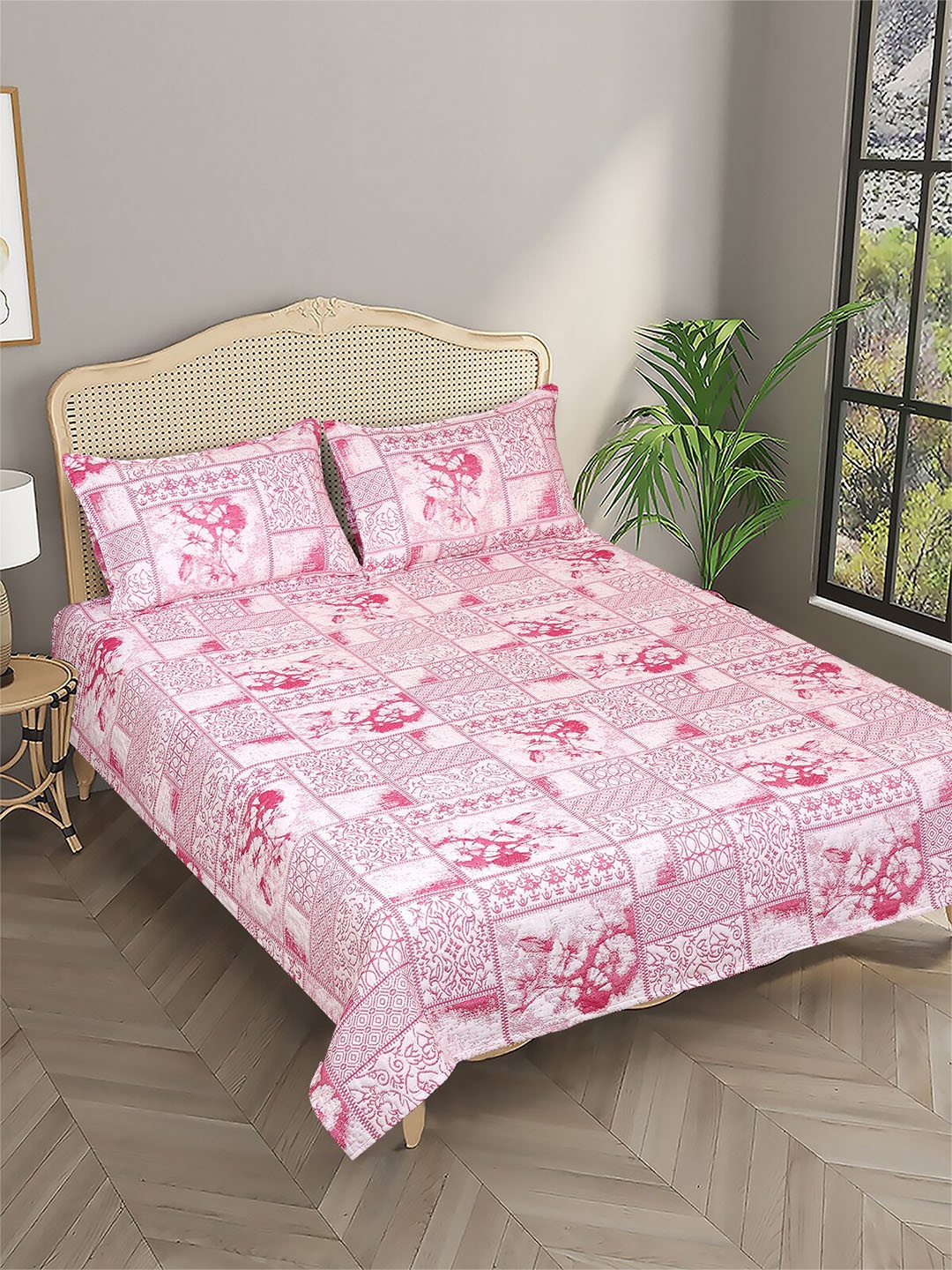 

Aura Pink & White Geometric Woven Design 420 TC Queen Double Bed Cover & 2 Pillow Covers