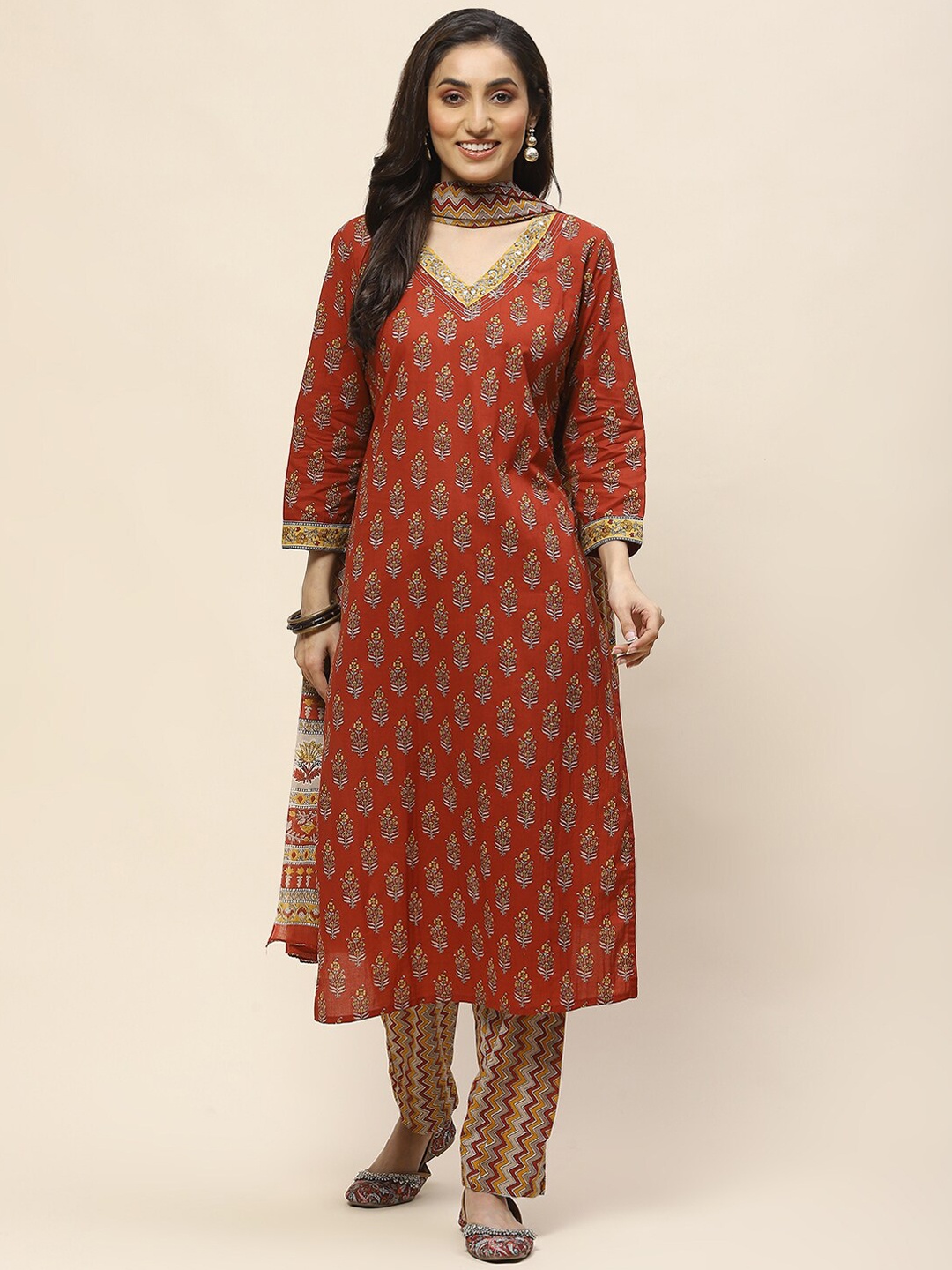 

Meena Bazaar Floral Printed Straight Kurta & Trousers With Dupatta, Maroon