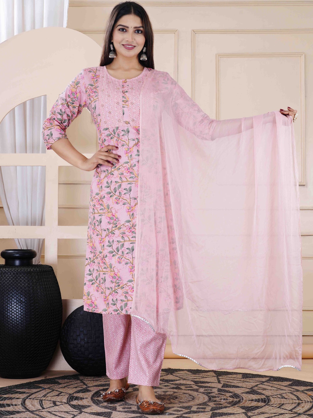 

Meena Bazaar Floral Printed Straight Kurta & Trousers With Dupatta, Pink
