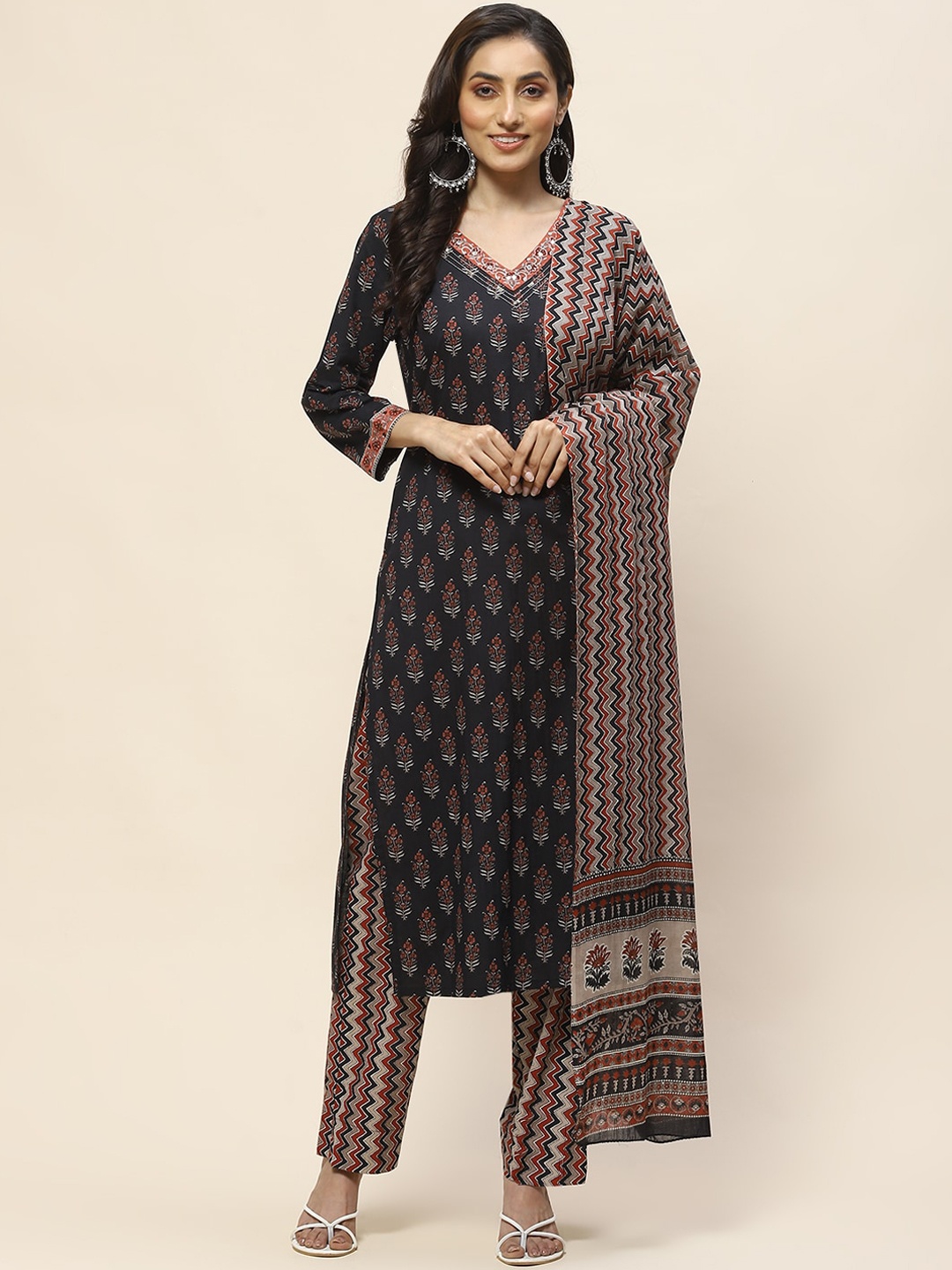 

Meena Bazaar V neck Floral Printed Straight Kurta with Trousers & Dupatta, Black